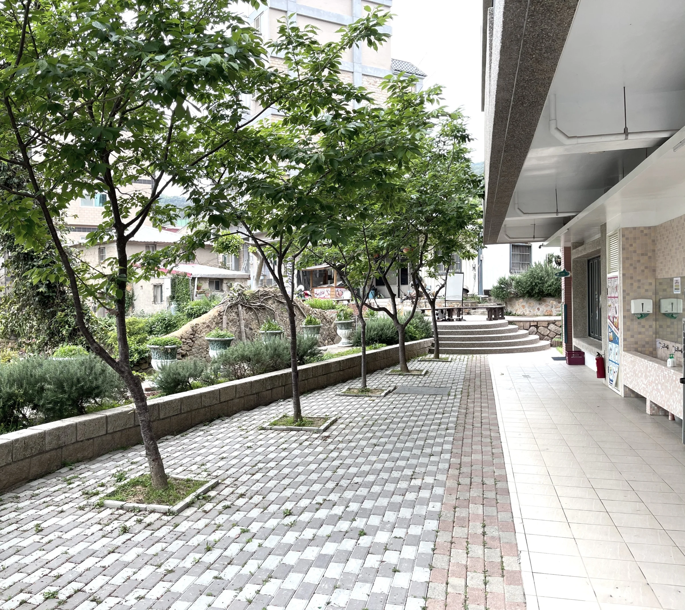 再由整體角度對讀校園邊緣｜實景照片