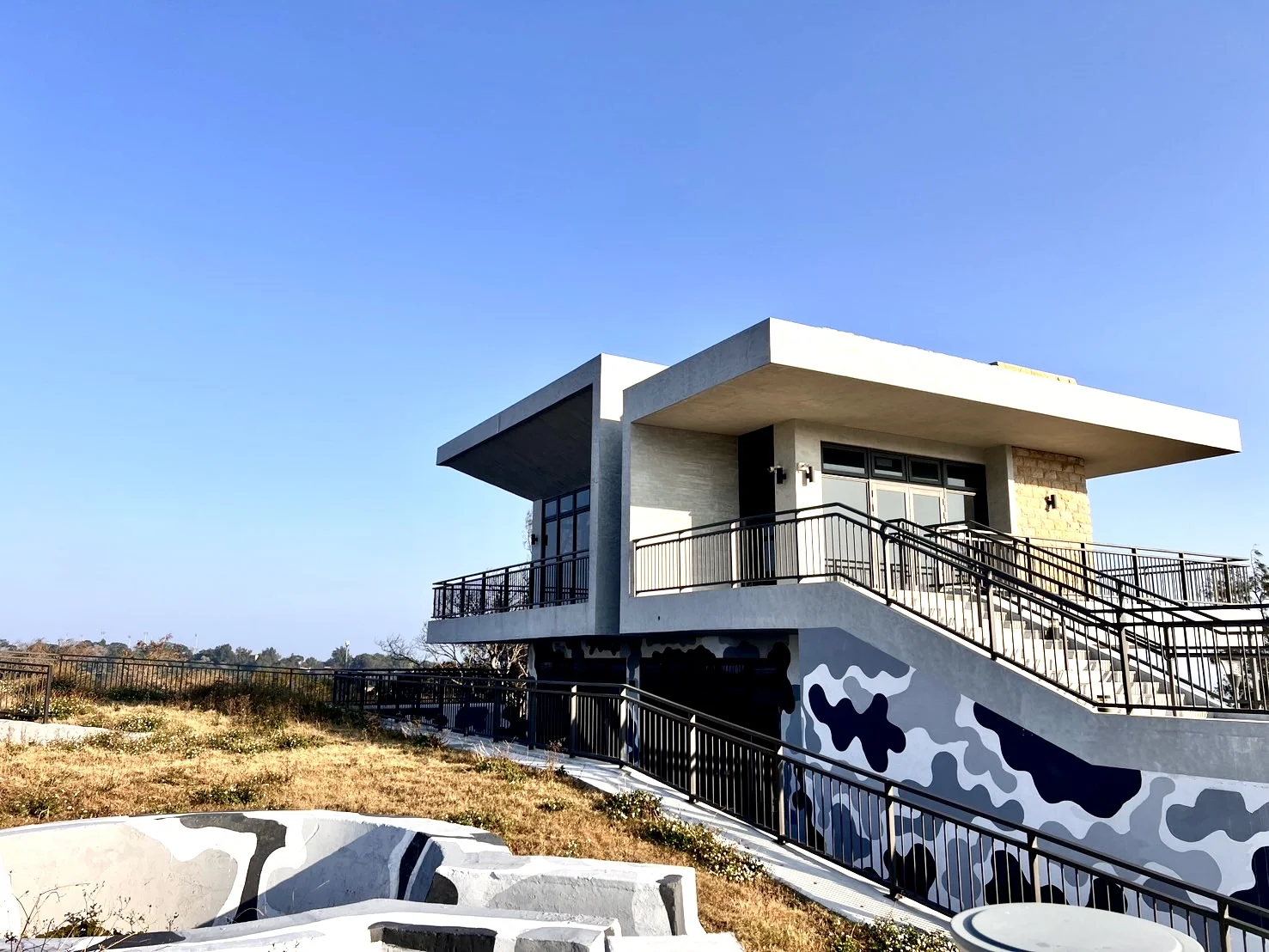 觀景建築與迷彩牆｜空間影像
